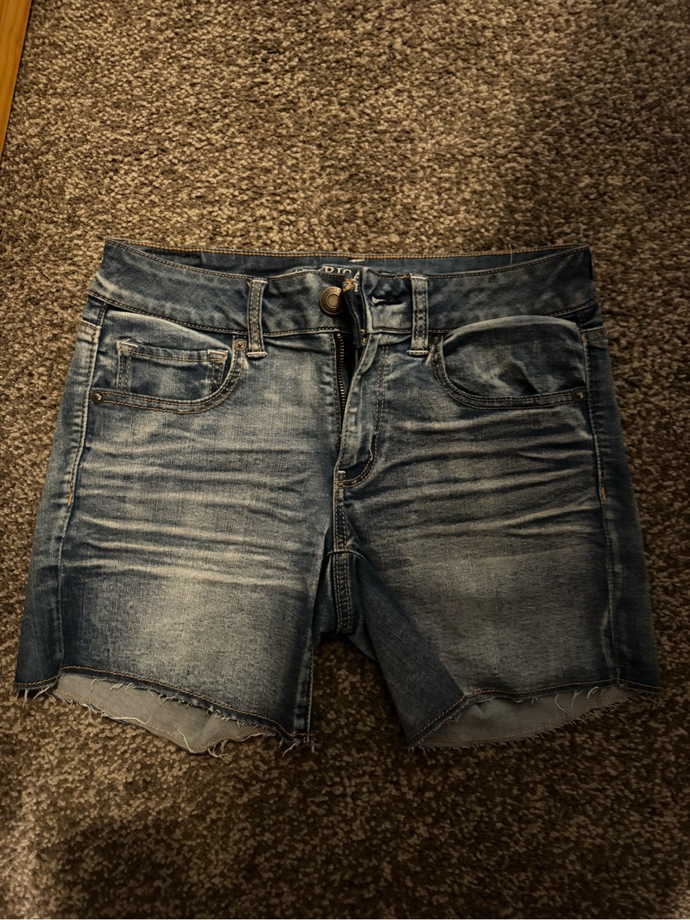 American Eagle Midi Shorts size 6 Medium Blue Wash